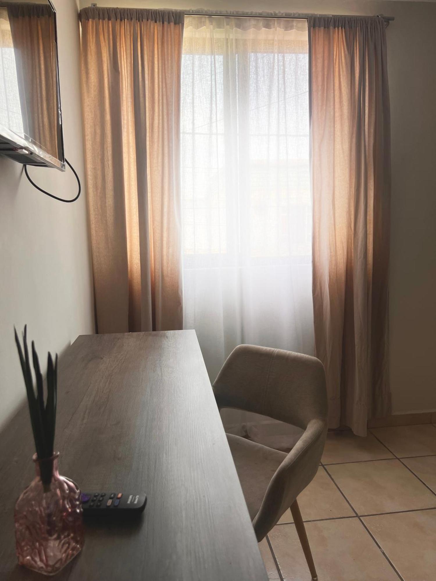 Suites Ciento 37 León Exteriör bild
