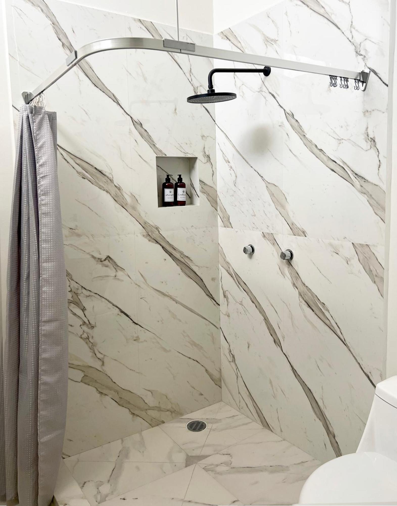 Suites Ciento 37 León Exteriör bild