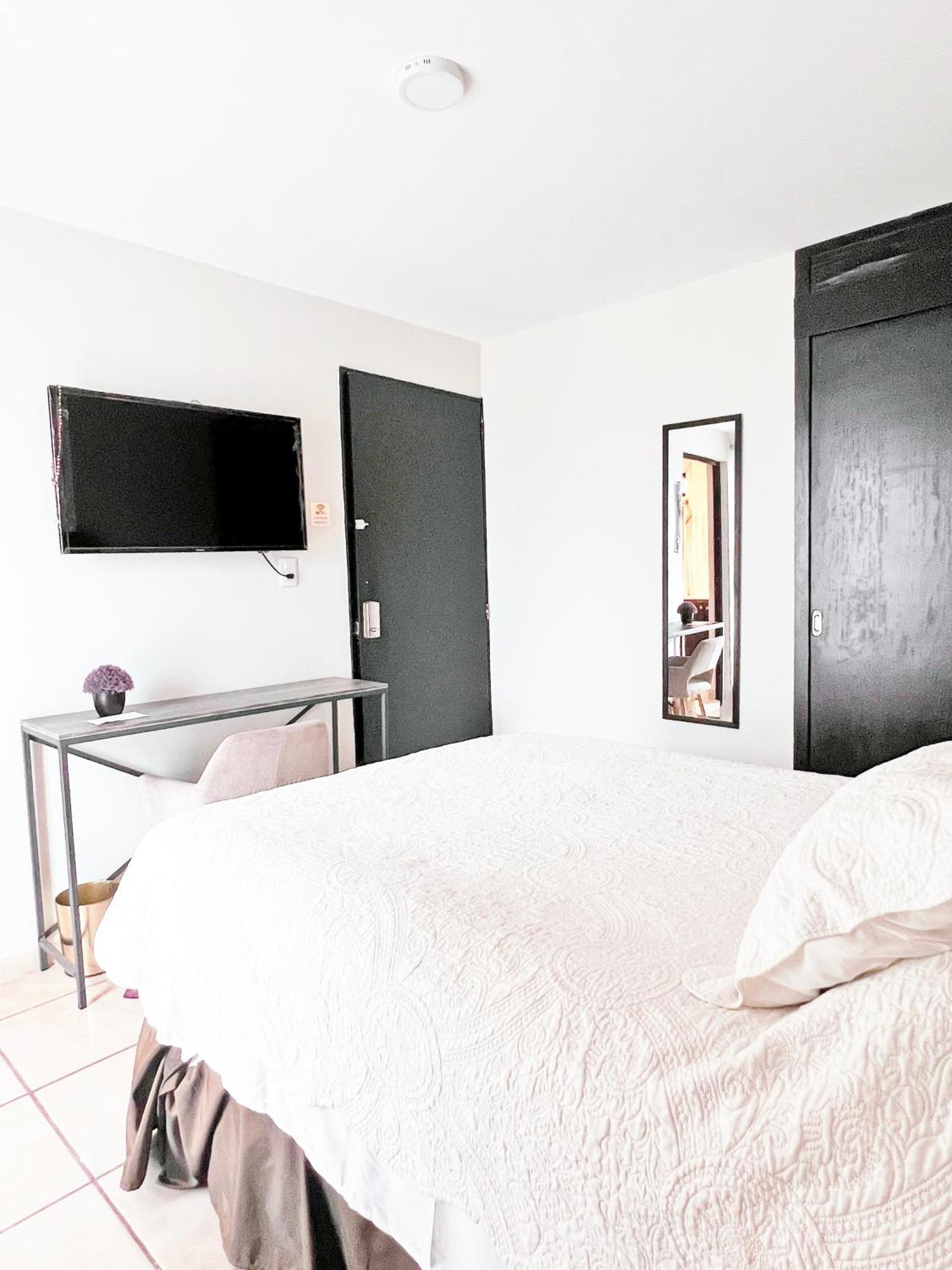 Suites Ciento 37 León Exteriör bild