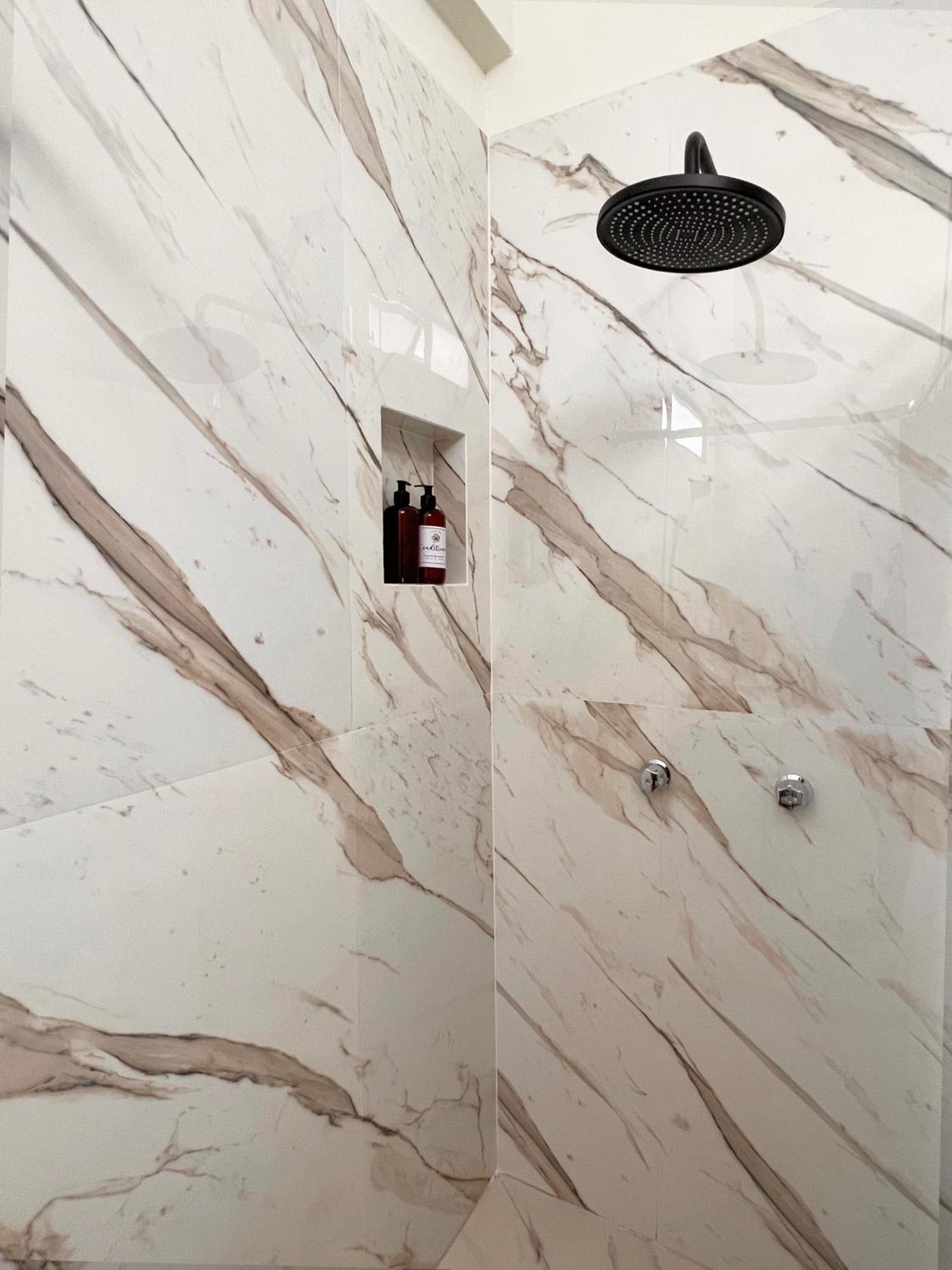 Suites Ciento 37 León Exteriör bild