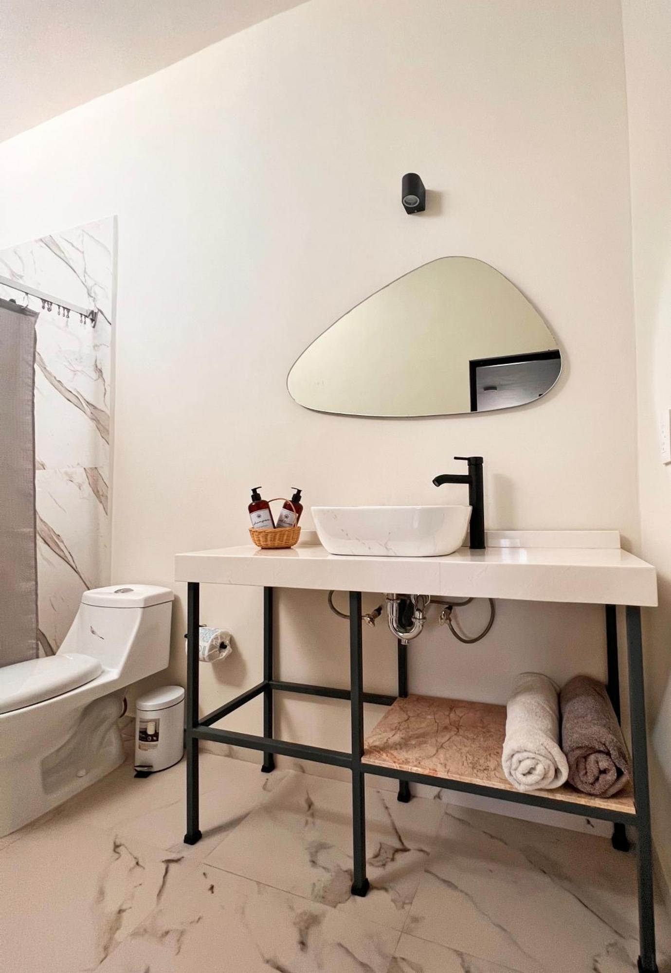 Suites Ciento 37 León Exteriör bild