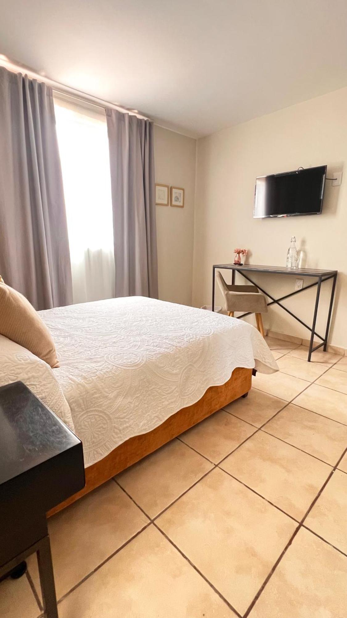 Suites Ciento 37 León Exteriör bild