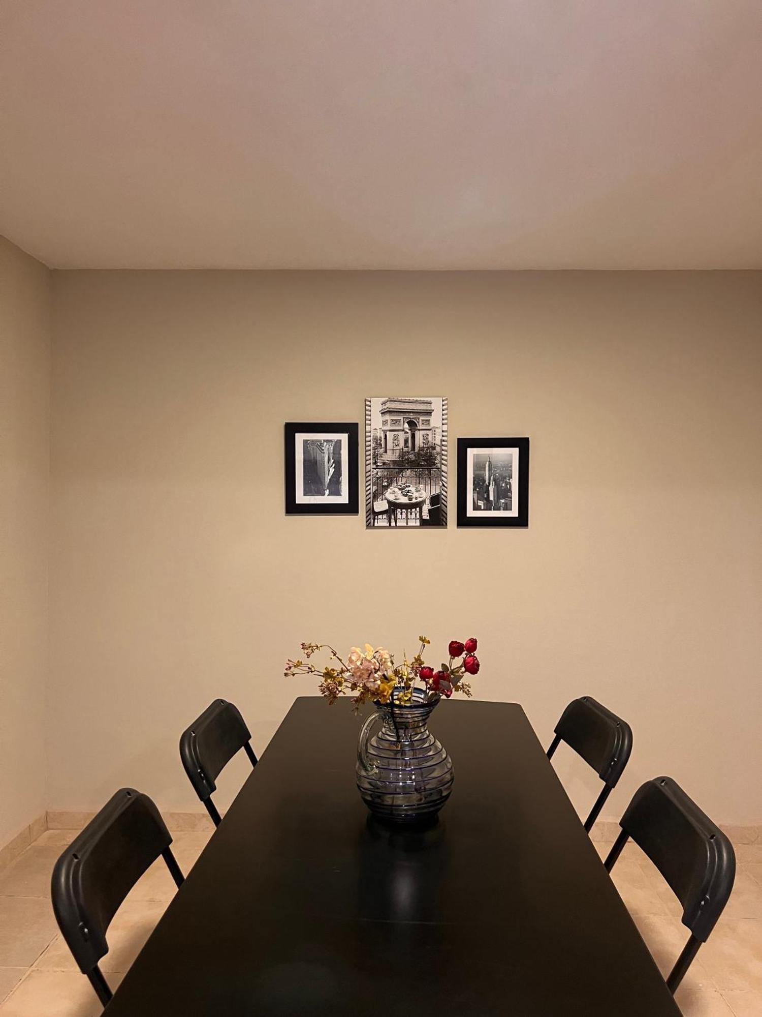 Suites Ciento 37 León Exteriör bild
