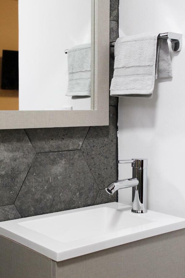 Suites Ciento 37 León Exteriör bild