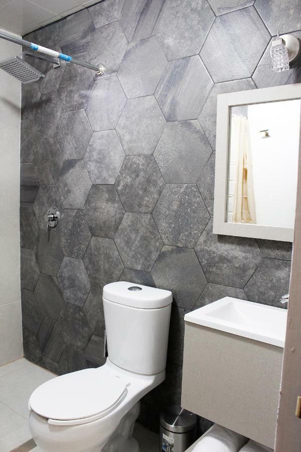 Suites Ciento 37 León Exteriör bild