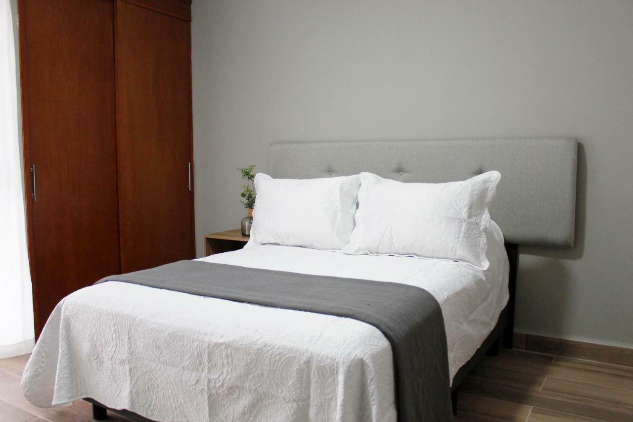Suites Ciento 37 León Exteriör bild