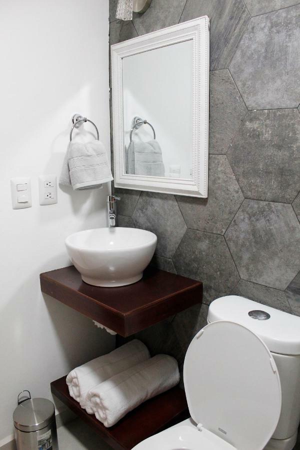 Suites Ciento 37 León Exteriör bild